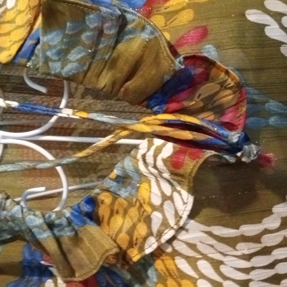 JADE MELODY TAN BLOUSE SLEEVELESS RUFFLED V NECKLINE INTRICATE GOLD STITCHING XS - Picture 3 of 7